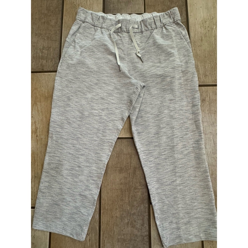 Lululemon On The Fly Crop Pants Grey And White Size 10